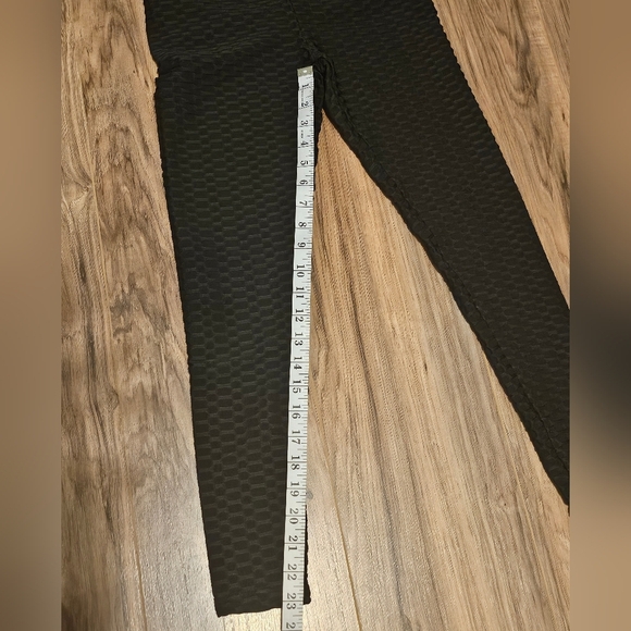Black Textured Leggings - Picture 6 of 6